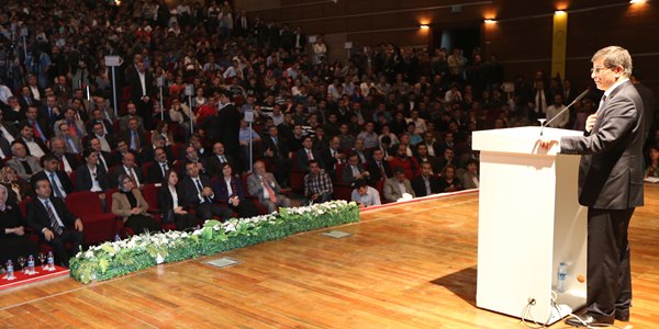 Dışişleri Bakanı Davutoğlu Diyarbakır Dicle Üniversitesi öğrencilerine hitap etti.