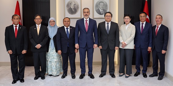 Le ministre des Affaires étrangères Hakan Fidan a reçu les ambassadeurs du Comité d'Ankara de l'ASEAN (AAC), 8 juillet 2024, Ankara