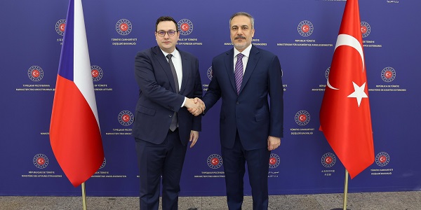 O Ministro dos Negócios Estrangeiros, Hakan Fidan, reuniu-se com o Ministro dos Negócios Estrangeiros da Chéquia, Jan Lipavský, 25 de junho de 2024,  Ancara
