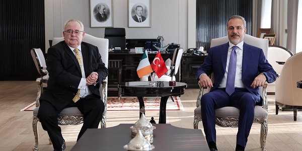 Hakan Fidan, Ministro de Asuntos Exteriores, se reunió con Seán Ó Fearghaíl, Presidente de la Cámara de Representantes de Irlanda, el 18 de julio de 2024, en Ankara