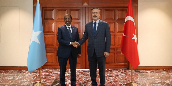 O Ministro dos Negócios Estrangeiros, Hakan Fidan, reuniu-se com o Presidente da Somália, Hassan Sheikh Mohamud, 17 de junho de 2024, Ancara