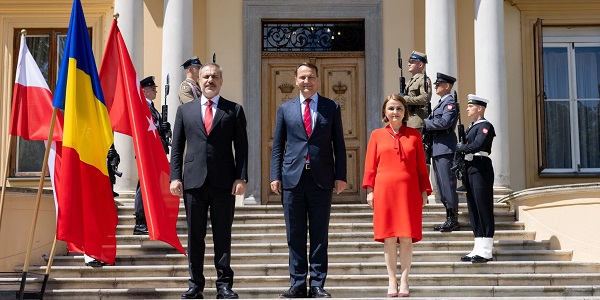 Participação do Ministro dos Negócios Estrangeiros da República da Türkiye, Hakan Fidan, na Reunião Trilateral de Ministros dos Negócios Estrangeiros da Türkiye, da Polónia e da Roménia, 26 de junho de 2024, Varsóvia